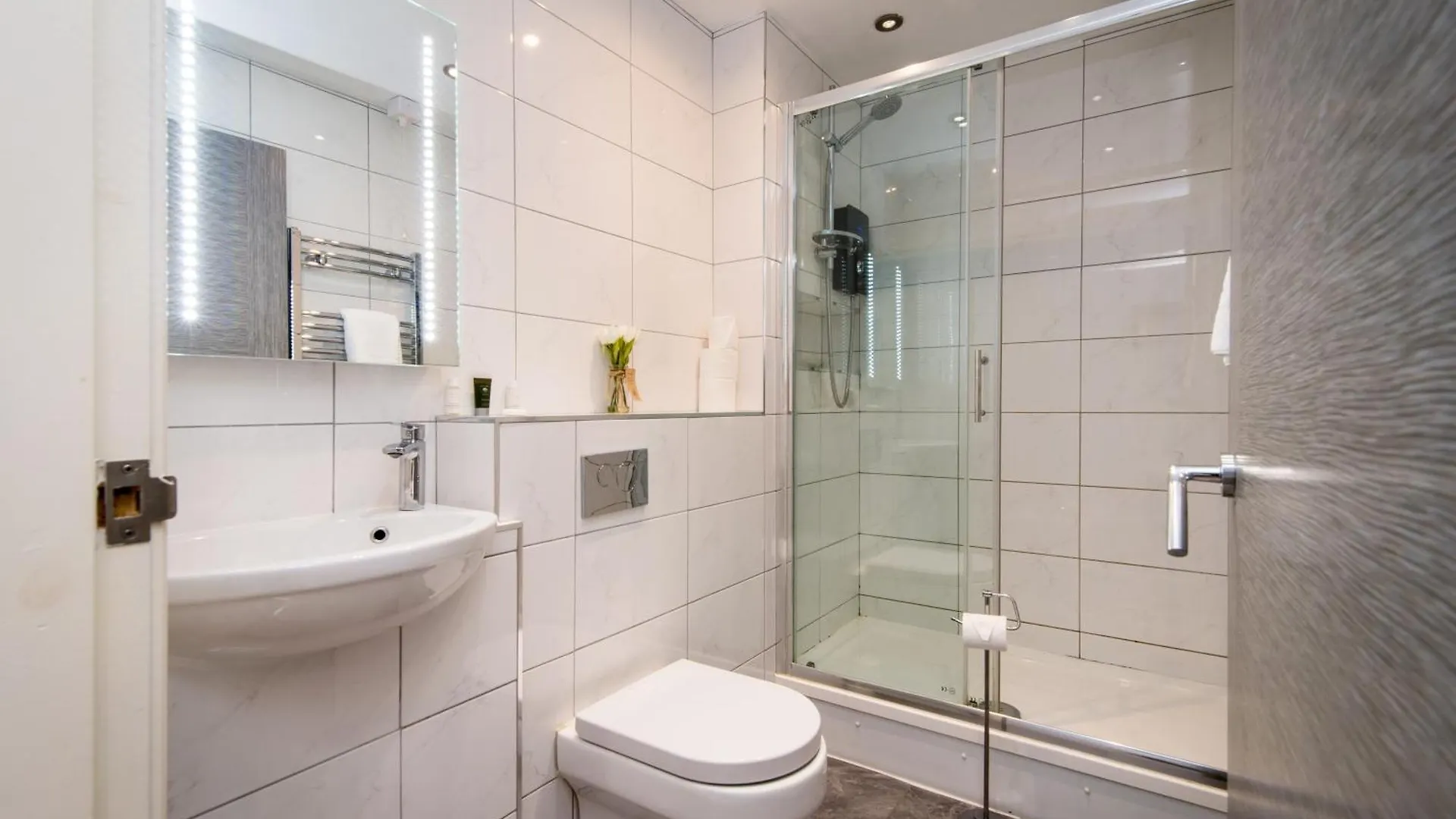 Arena Apartments - Stylish And Homely Apartments By The Ice Arena With Parking Nottingham