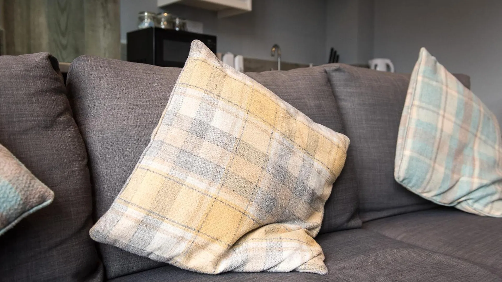 Arena Apartments - Stylish And Homely Apartments By The Ice Arena With Parking Nottingham