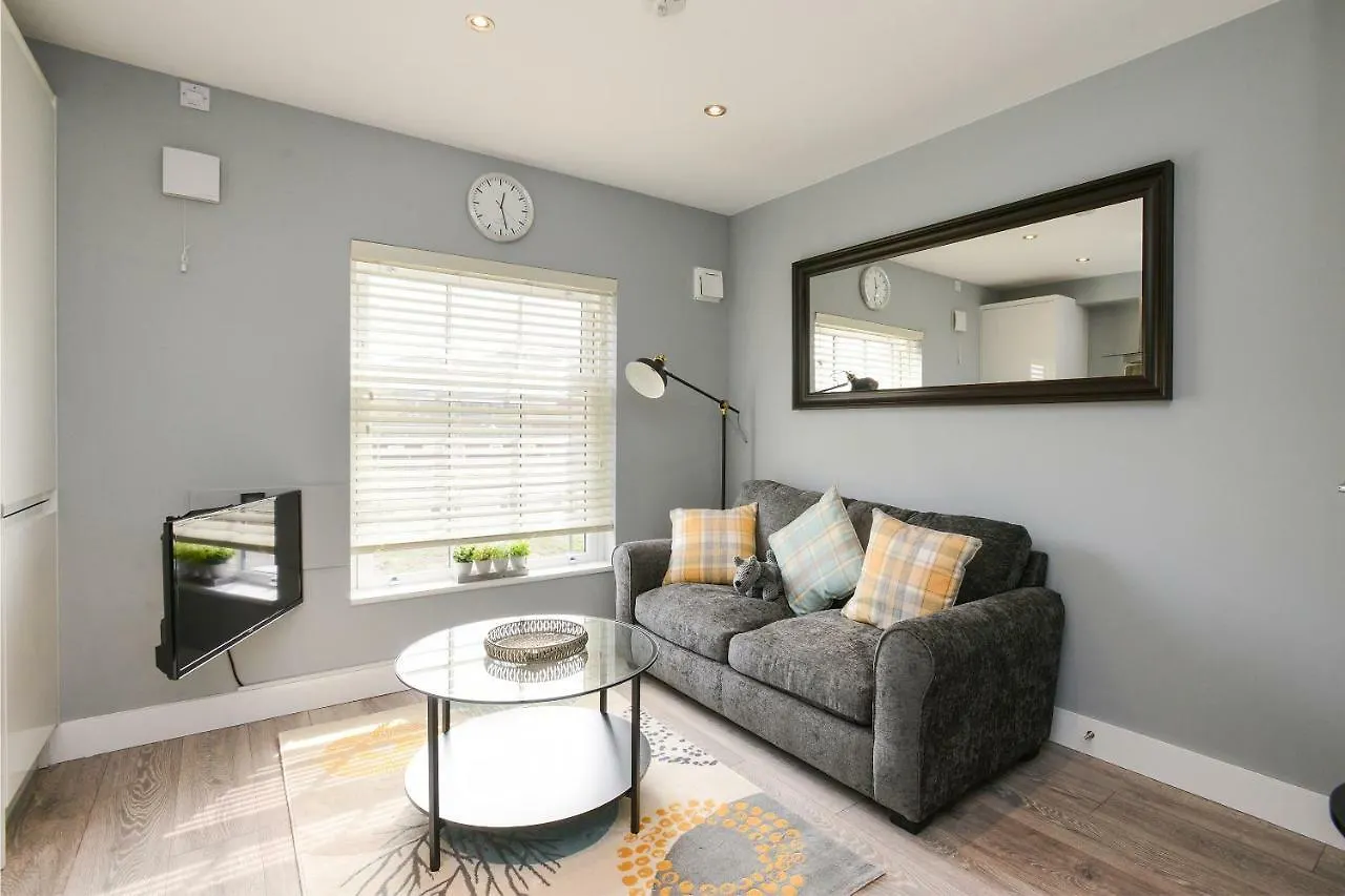 Arena Apartments - Stylish And Homely Apartments By The Ice Arena With Parking Nottingham
